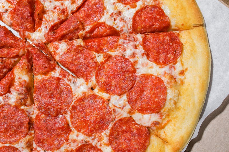 Spicy pepperoni and jalapeño Detroit-style pizza